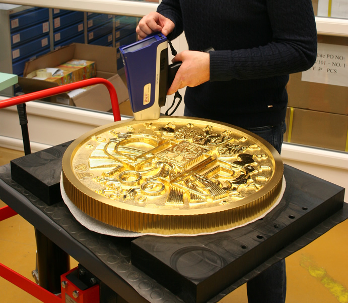 Zlatá 100 000 000 Kč mince ke 100 letům česko-slovenské koruny